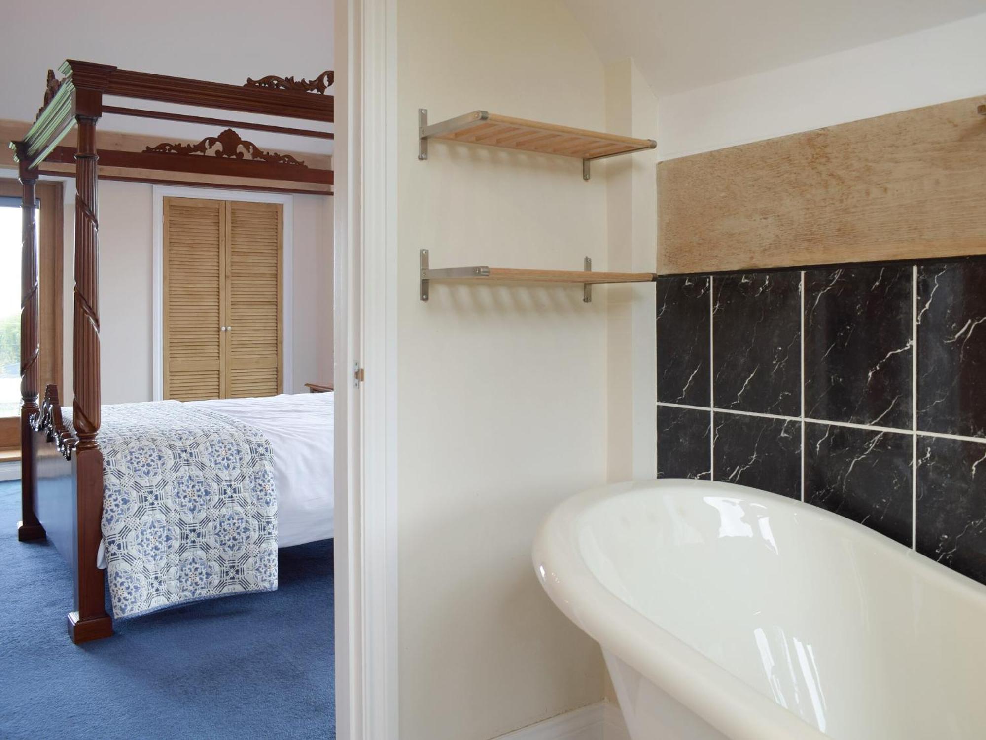 The Grange Villa Dinmore ภายนอก รูปภาพ